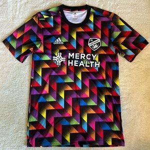 Adidas FC Cincinnati Pride jersey. Unisex M. EUC. SF home.